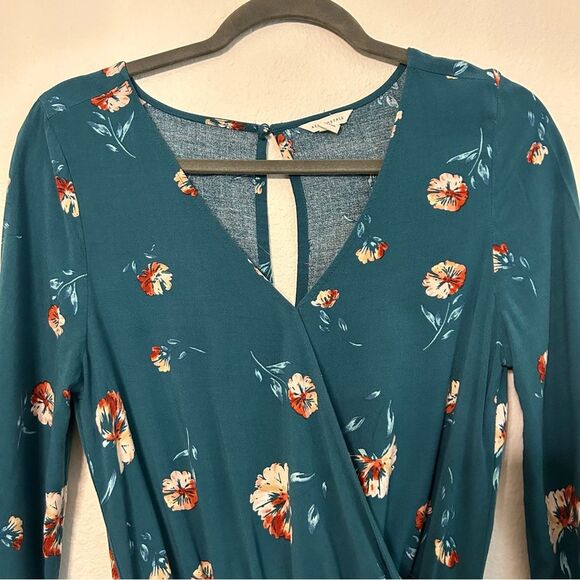 Aeropostale Long Sleeve Floral Wrap-Front Romper Size Small - Picture 16 of 16